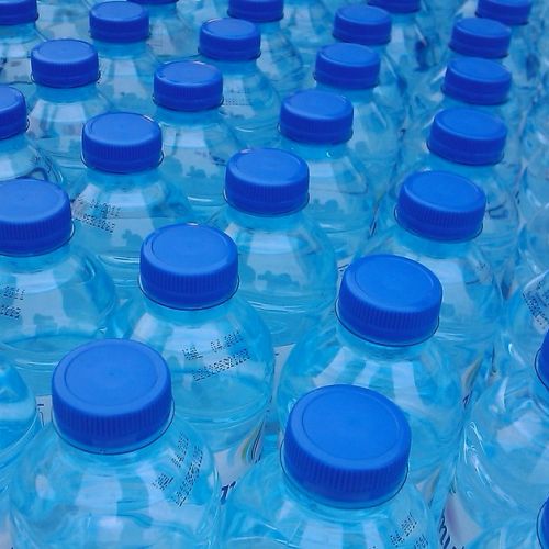 Ciencia: por qué hay que dejar de beber agua embotellada