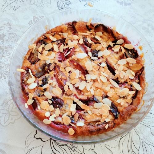 El clafoutis de ciruelas y almendras: una receta de otoño