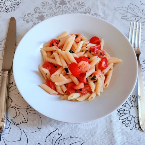 La ensalada de pasta con tomate y mozzarella: una receta muy fácil