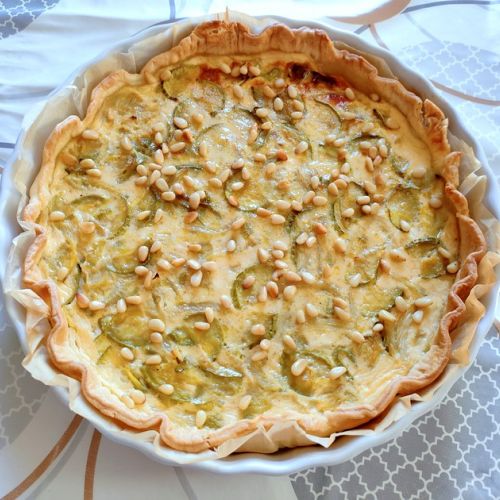 La quiche de calabacín, hinojo y piñones: una receta deliciosa