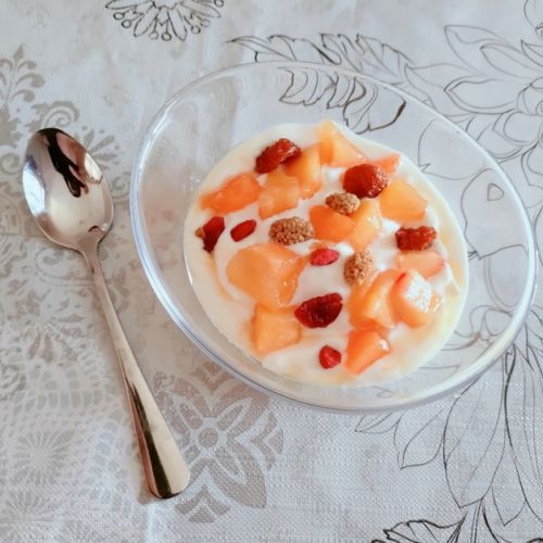 Las verrinas de yogur griego con frutas de verano: una receta fácil